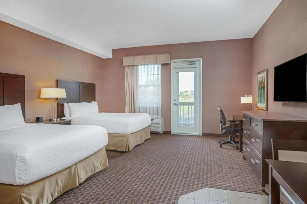 La Quinta Inn & Suites by Wyndham